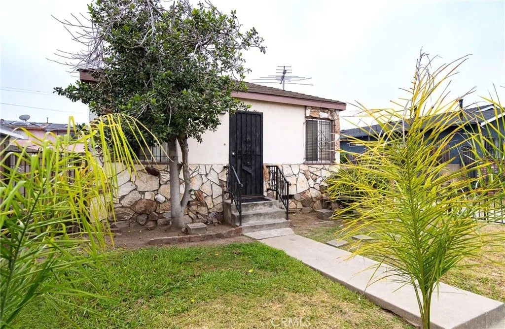Photo of 244 E 118th ST, Los Angeles, CA 90061 (MLS # DW26096449)