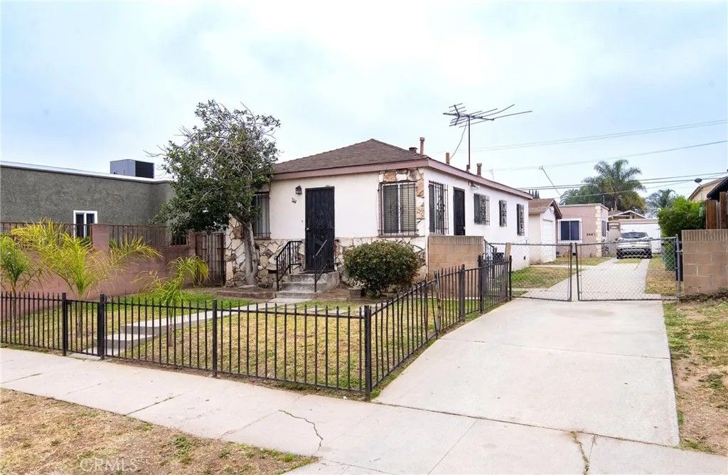 Photo of 244 E 118th ST, Los Angeles, CA 90061 (MLS # DW26096449)