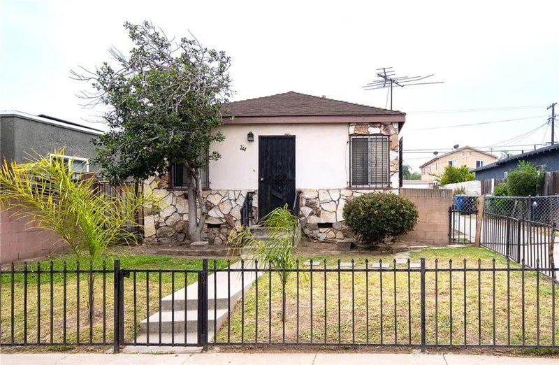 244 E 118th