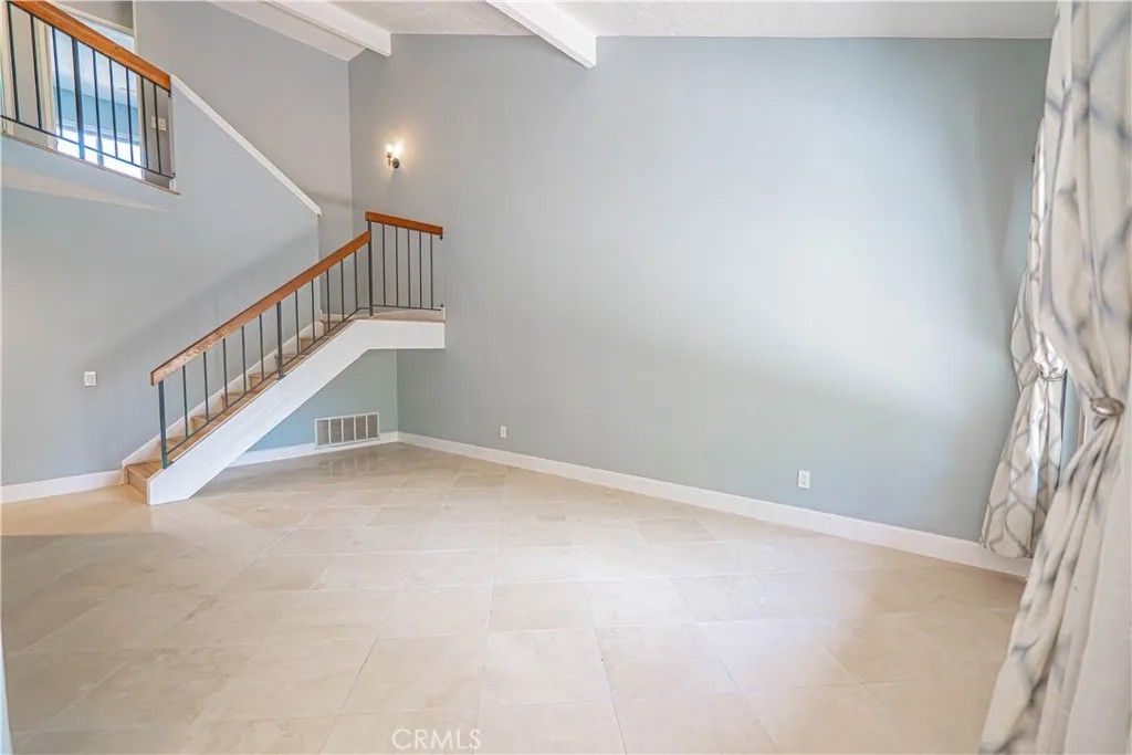 Photo of 25713 Vista Fairways Dr, Valencia, CA 91355 (MLS # SR25279287)