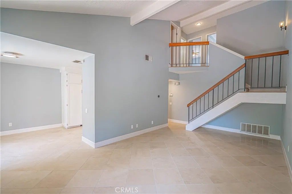 Photo of 25713 Vista Fairways Dr, Valencia, CA 91355 (MLS # SR25279287)