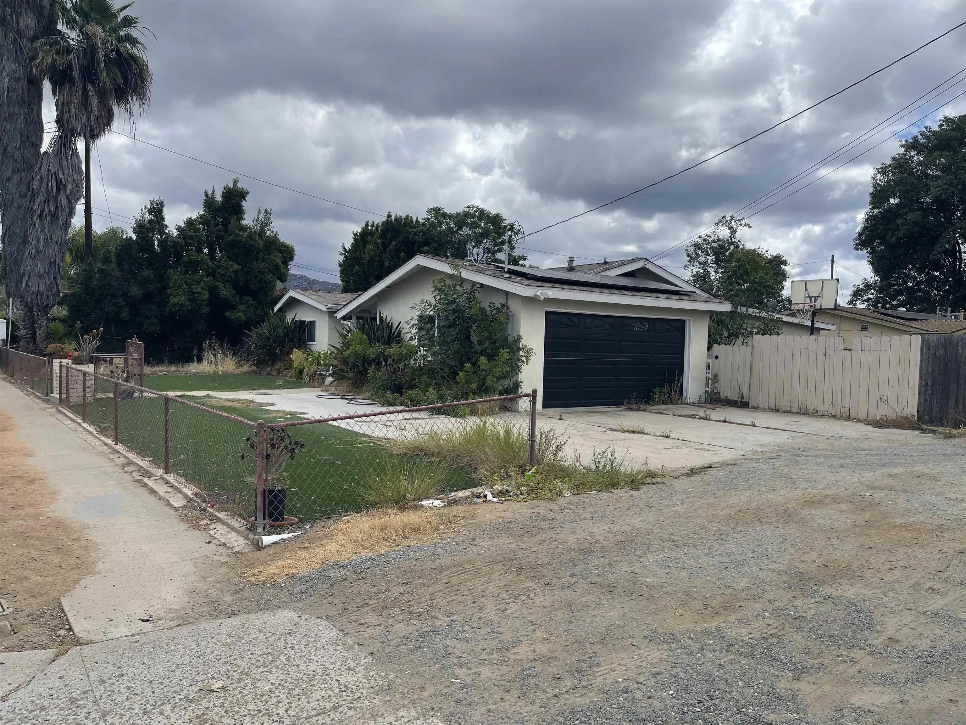 2039 E Washington