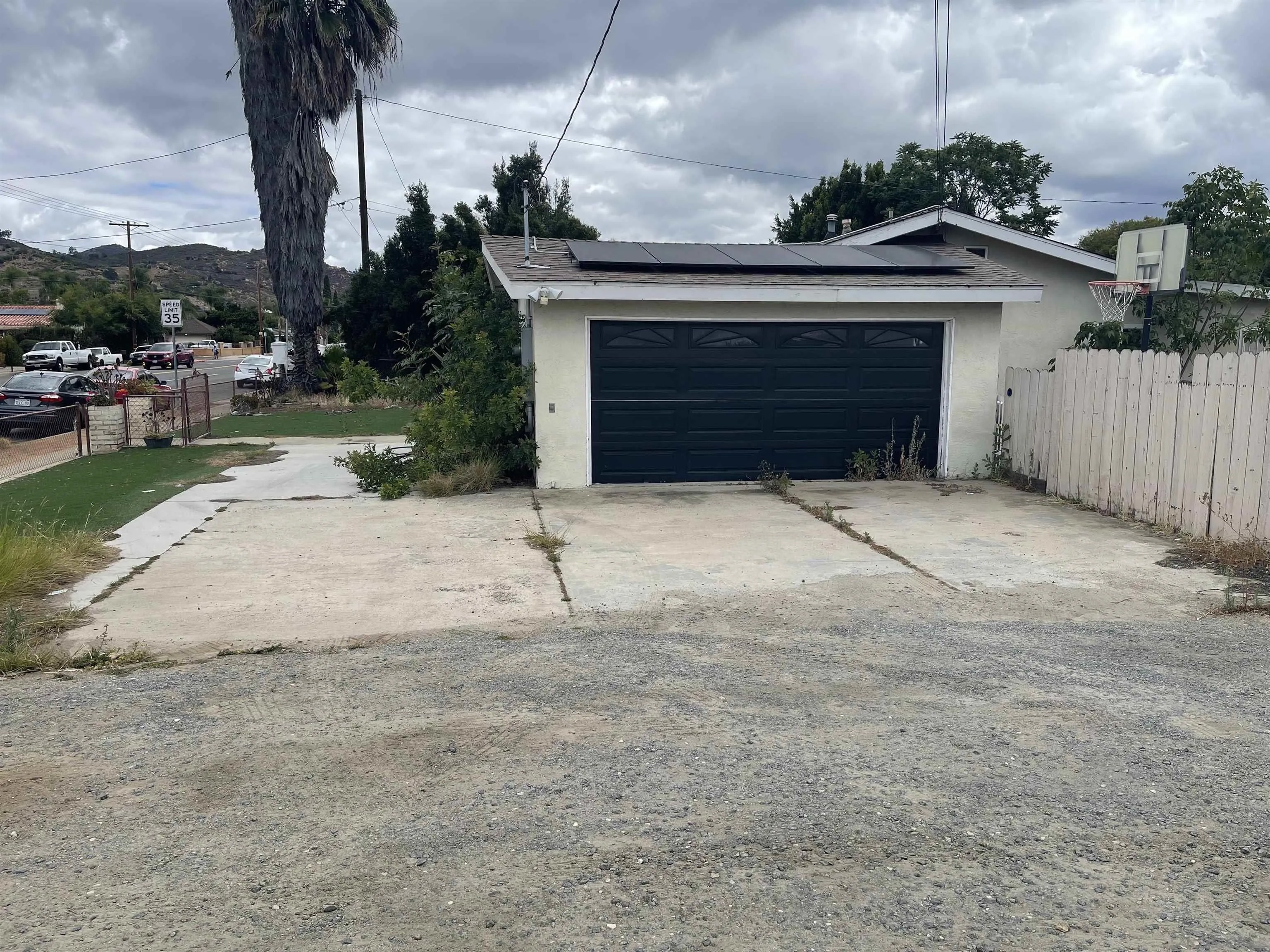 2039 E Washington
