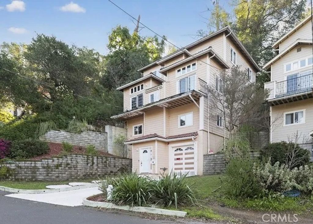 Photo of 6193 Oakdale Avenue, Oakland, CA 94605 (MLS # IV26016588)