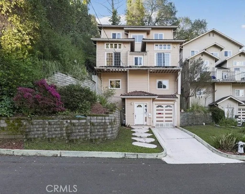 Photo of 6193 Oakdale Avenue, Oakland, CA 94605 (MLS # IV26016588)