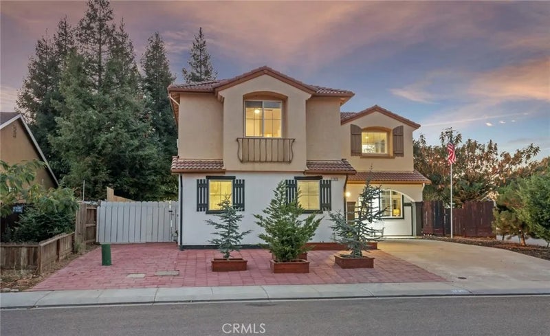 1725 Luna Bella Lane