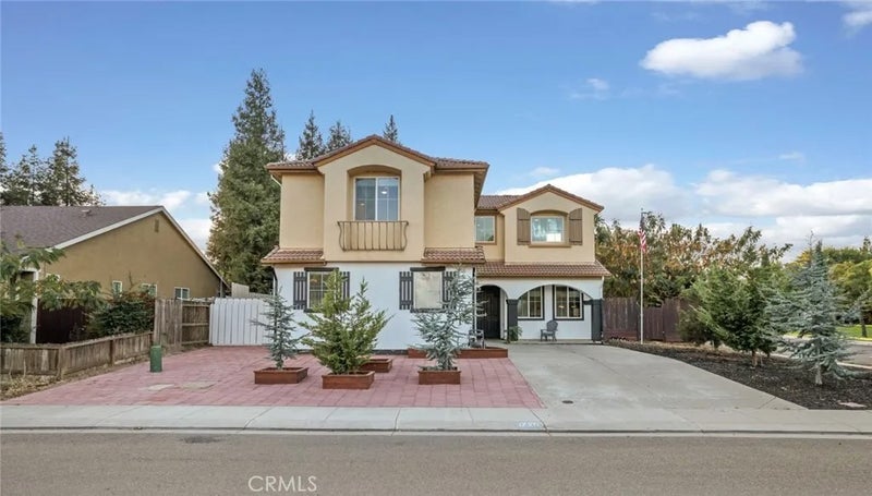 1725 Luna Bella Lane