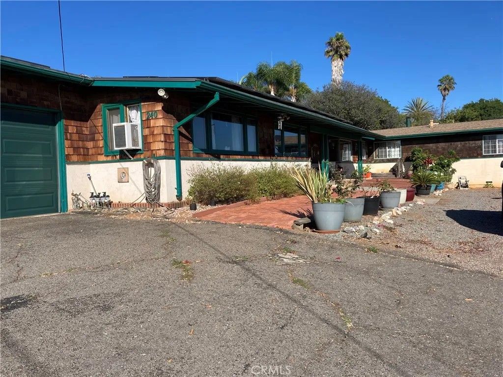 Photo of 240 Casper Ln, Vista, CA 92084 (MLS # OC25225287)