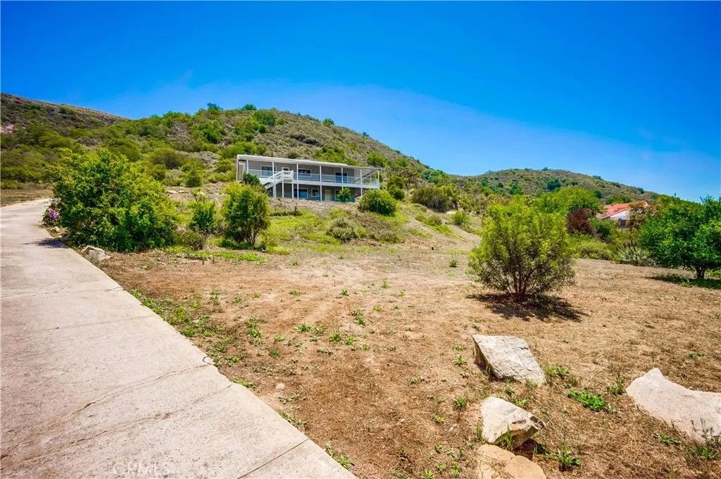 Photo of 44196 La Cruz Drive, Temecula, CA 92590 (MLS # CV26019853)