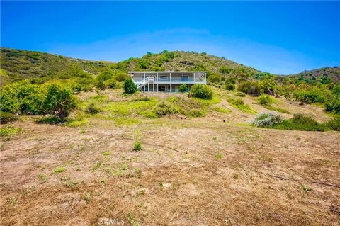 Photo of 44196 La Cruz Drive, Temecula, CA 92590 (MLS # CV26019853)