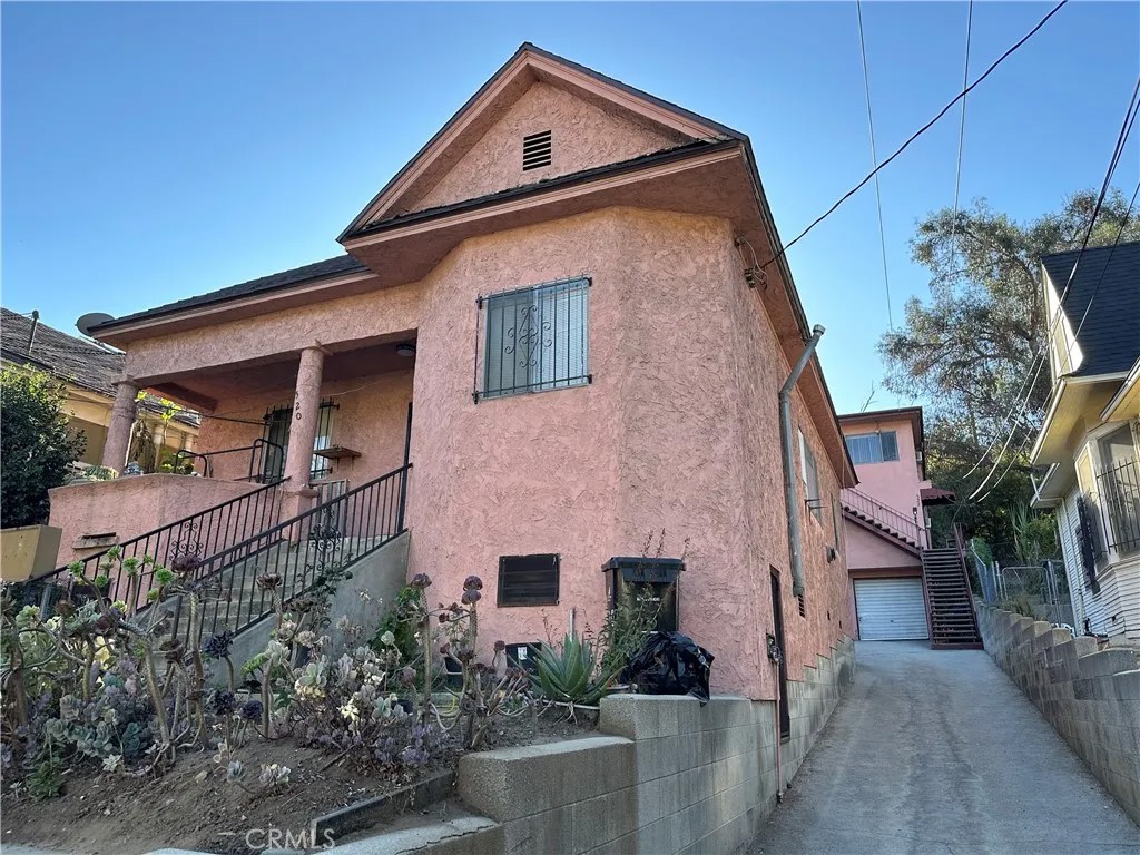 520 Solano Avenue