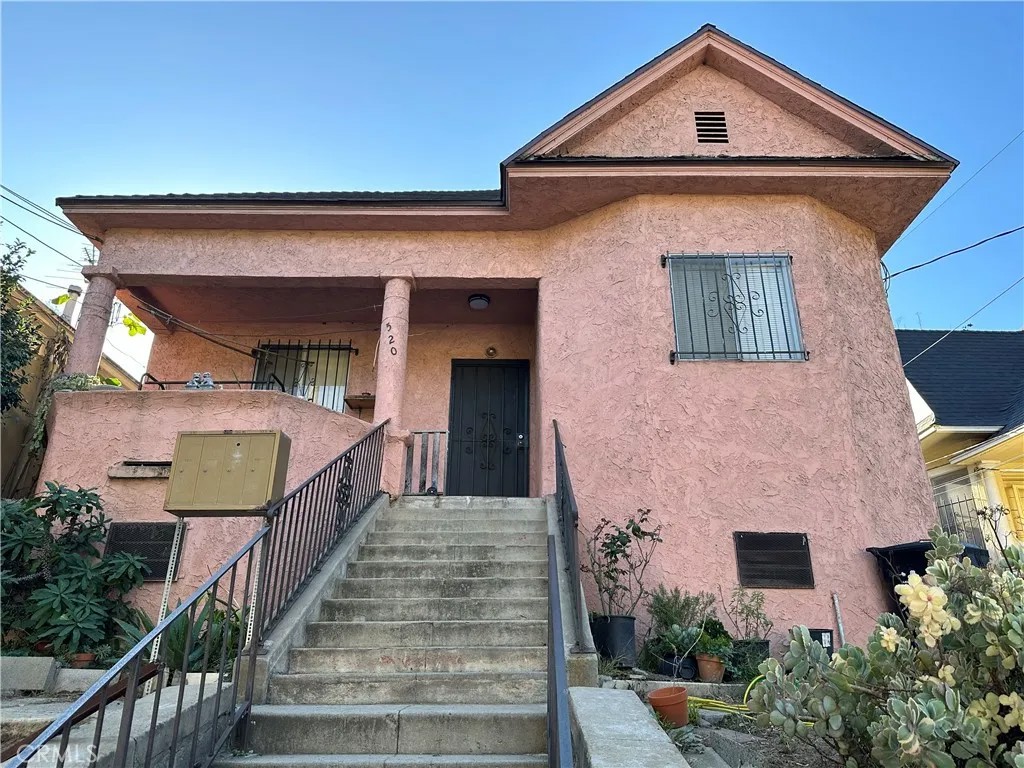 520 Solano Avenue