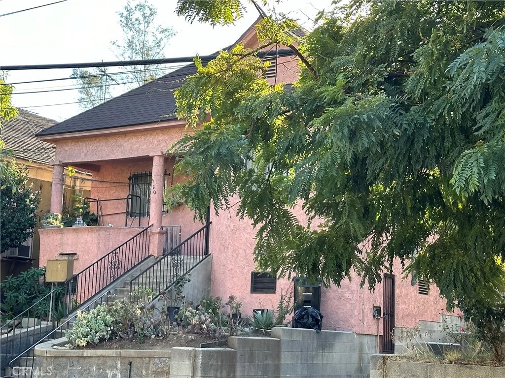 520 Solano Avenue