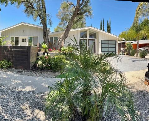 Photo of 6213 Lubao AVE, Woodland Hills, CA 91367 (MLS # SR26126314)