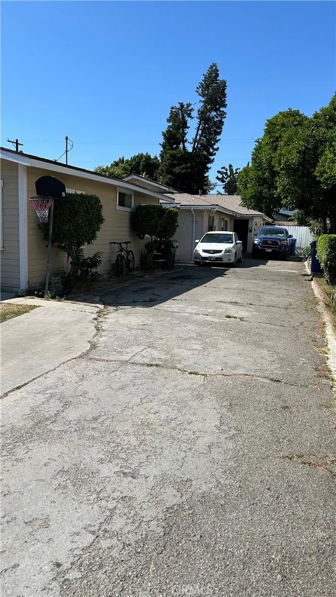 4057 Baywood