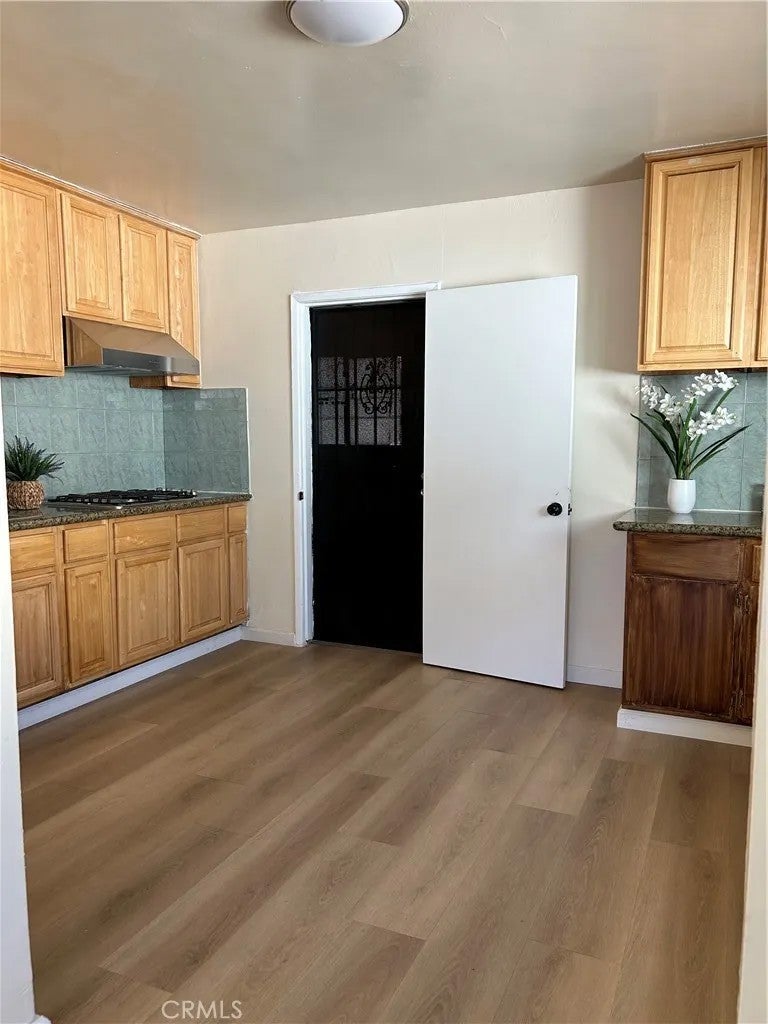 4057 Baywood