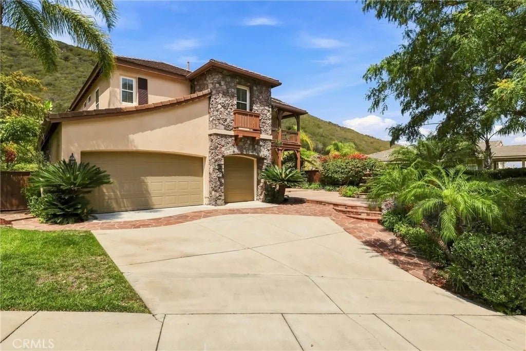 1014 Skyline Place