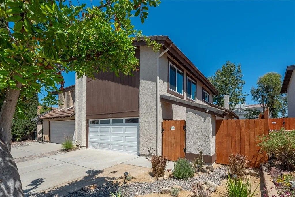Photo of 1881 Galway LN, Newbury Park, CA 91320 (MLS # SR26103958)