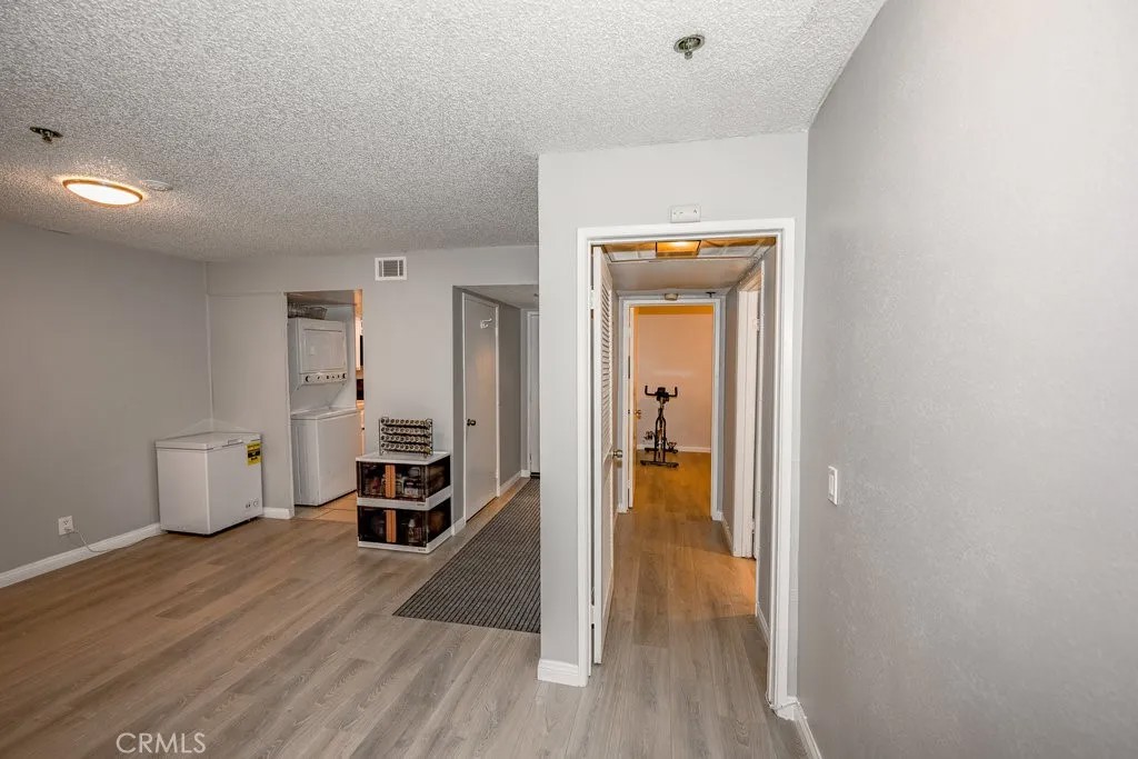 6545 Reseda Boulevard 3