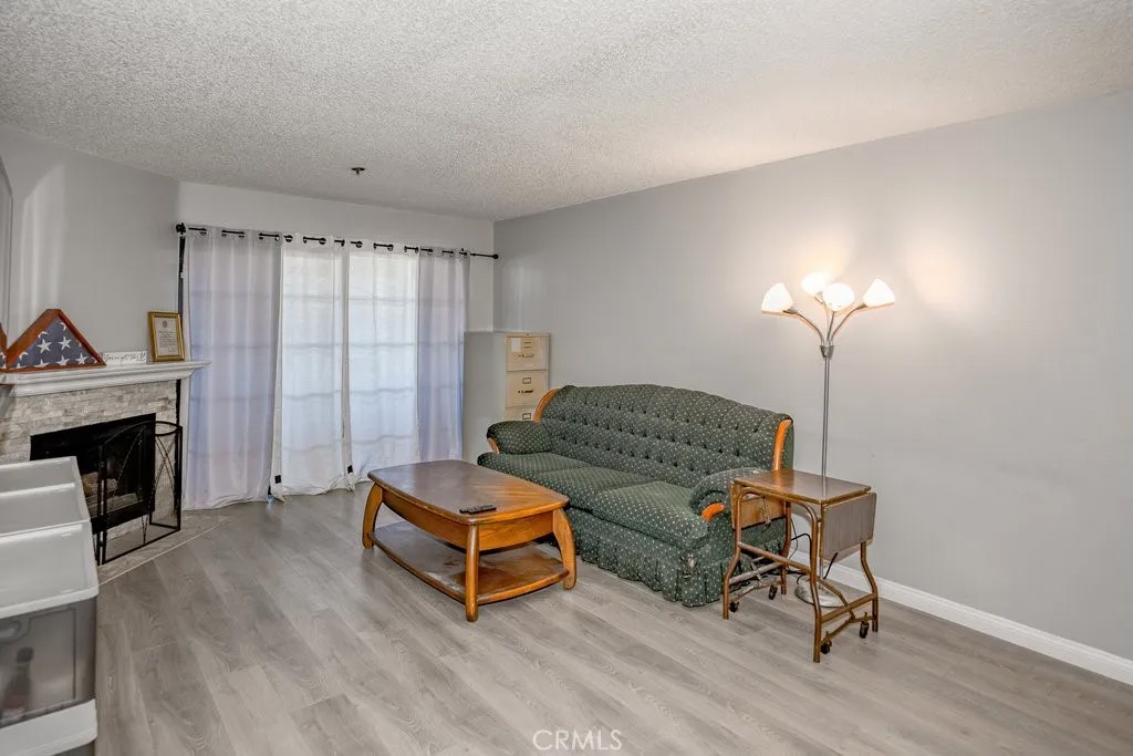 6545 Reseda Boulevard 3