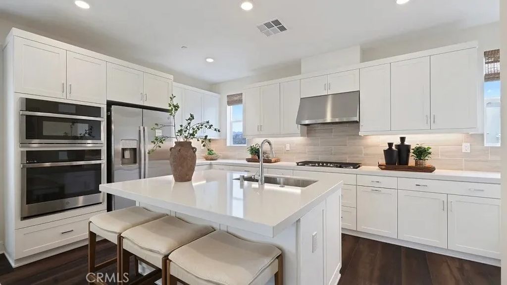 Photo of 27461 N Limber Pine Place, Valencia, CA 91381 (MLS # OC26009714)