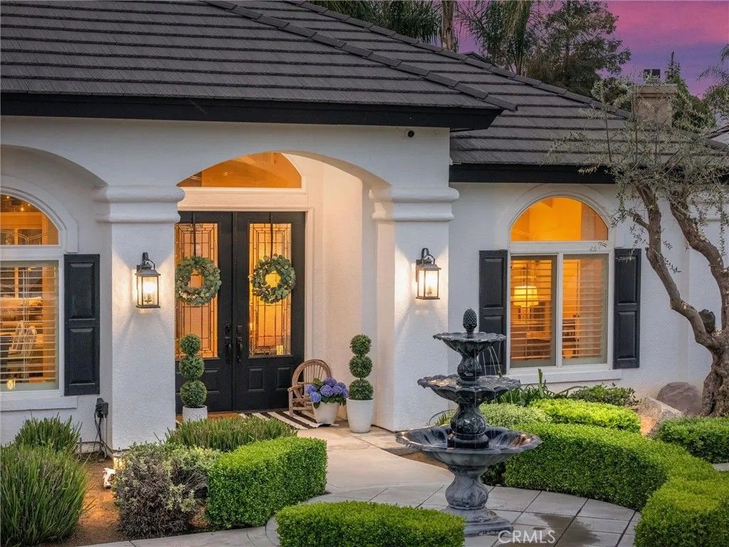 Photo of 11605 Yarborough Ave, Bakersfield, CA 93312 (MLS # SR26070728)