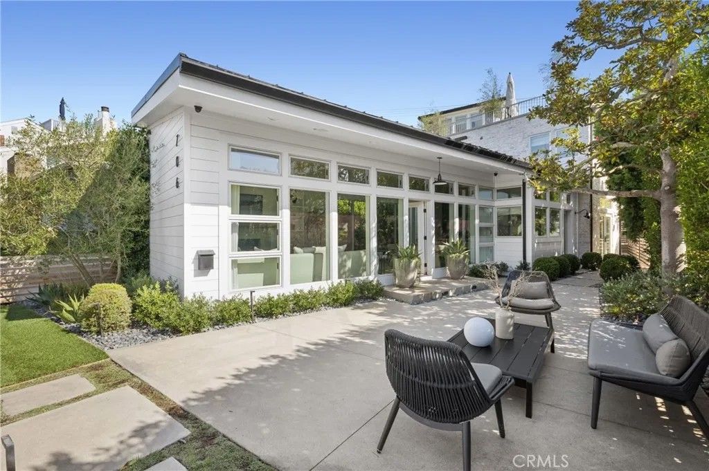 Photo of 706 Poinsettia Ave, Corona Del Mar, CA 92625 (MLS # NP26069995)