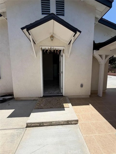 3 beds bed, 2 baths bath property at 10600 Hillview, Chatsworth, CA 91311