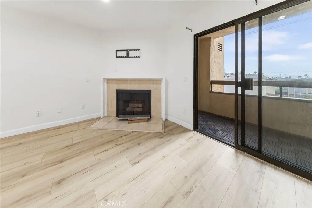 Photo of 424 Oak Street #324, Glendale, CA 91204 (MLS # GD25279796)