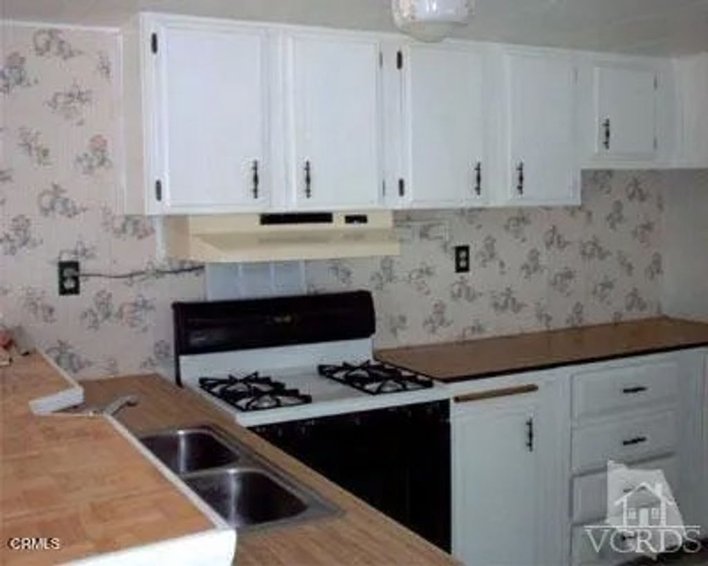 Photo of 2178 Thrush #J, Oxnard, CA 93033 (MLS # V1-34448)