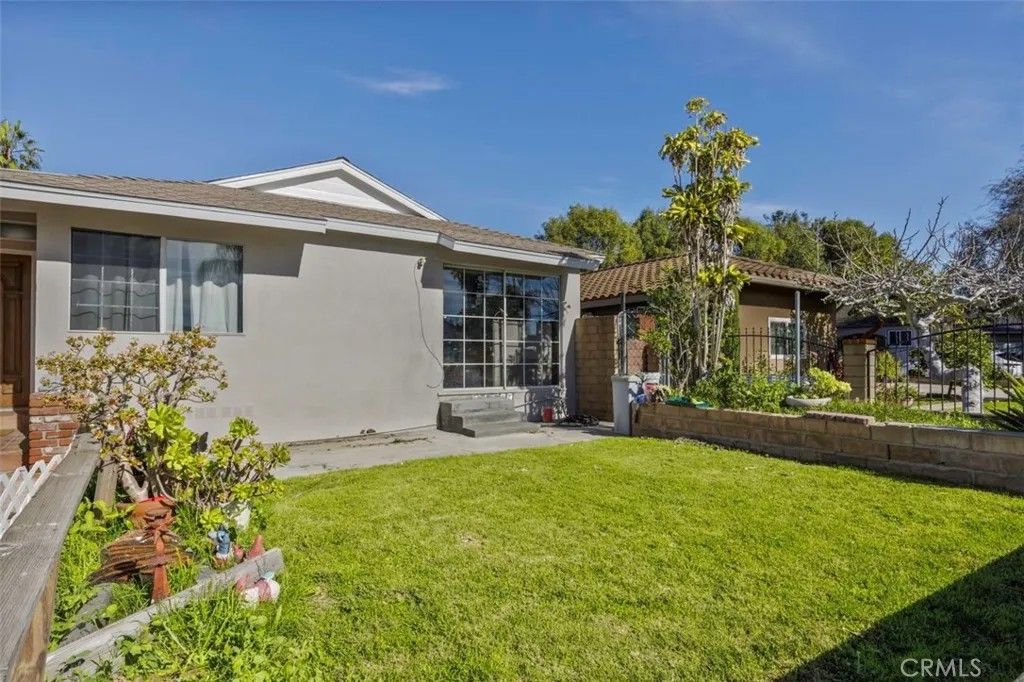 Photo of 674 Senate Street, Costa Mesa, CA 92627 (MLS # NP26029428)