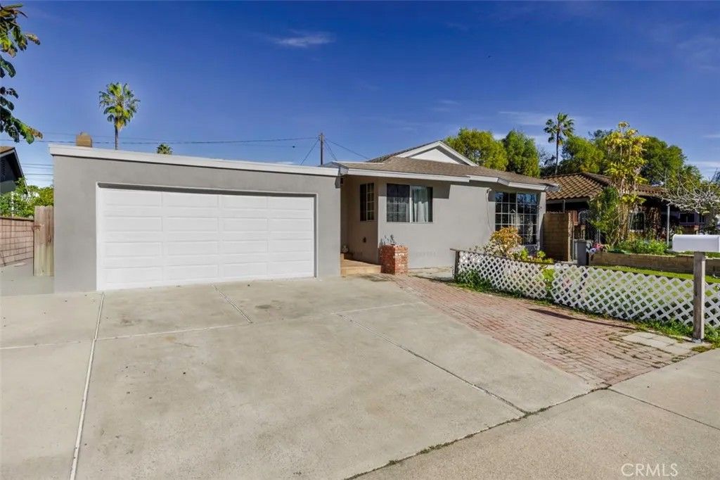 Photo of 674 Senate Street, Costa Mesa, CA 92627 (MLS # NP26029428)