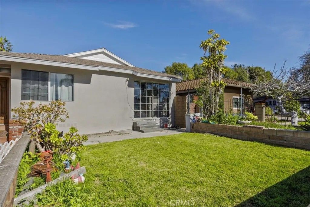 Photo of 674 Senate Street, Costa Mesa, CA 92627 (MLS # NP26029428)