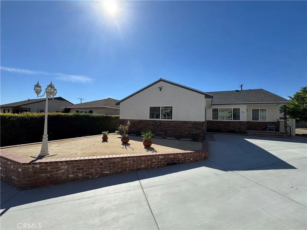 Photo of 7611 Bloomington Avenue, Burbank, CA 91504 (MLS # BB26055859)