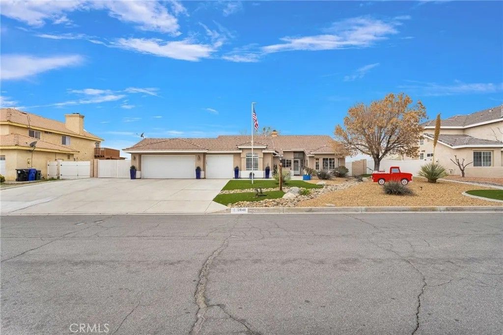 Photo of 12840 Mar Vista Drive, Apple Valley, CA 92308 (MLS # HD26031180)