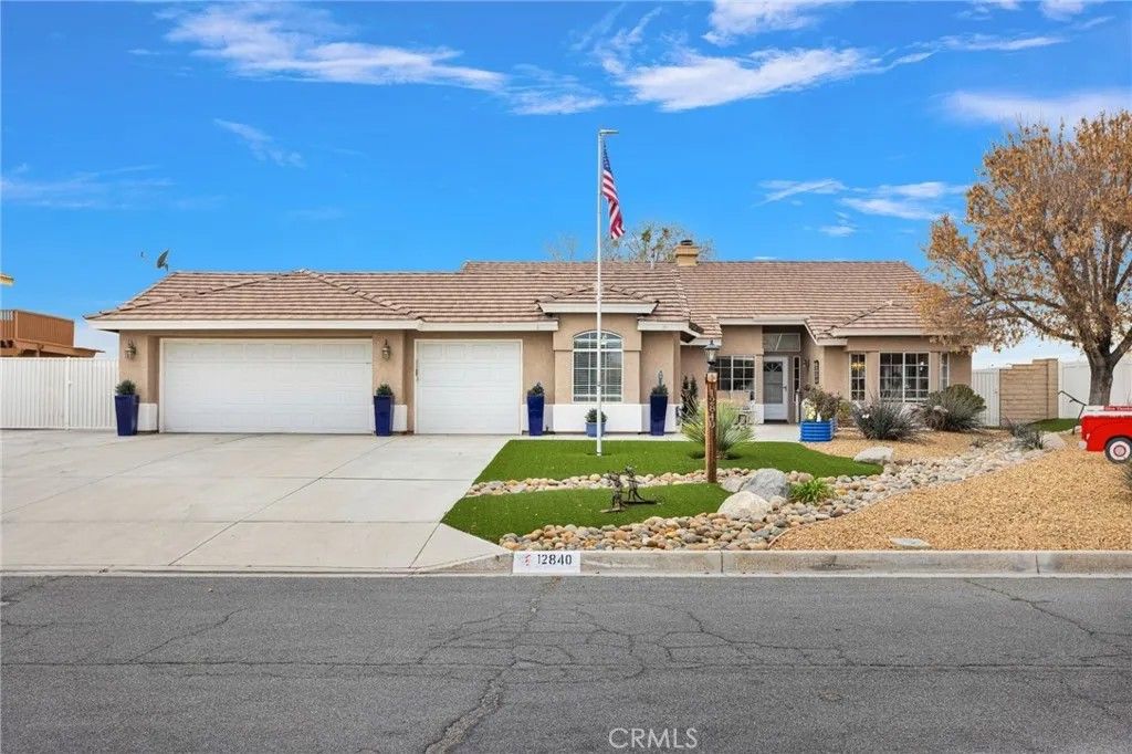 Photo of 12840 Mar Vista Drive, Apple Valley, CA 92308 (MLS # HD26031180)