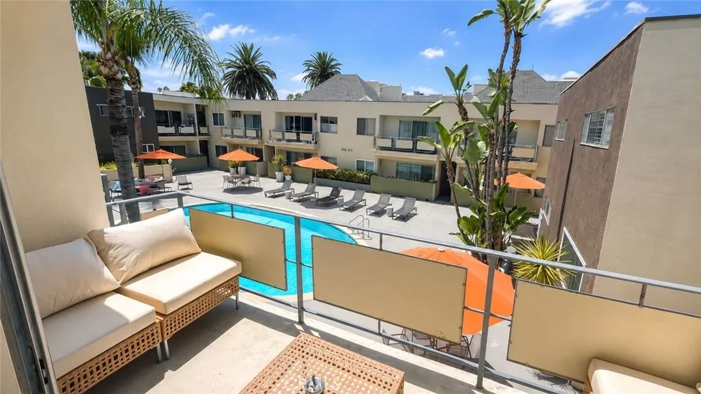 1233 N Laurel 211