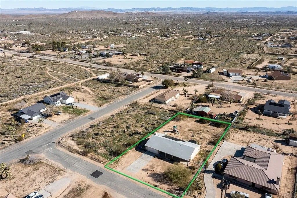 Photo of 3619 Lexington Ave, Yucca Valley, CA 92284 (MLS # JT26016755)