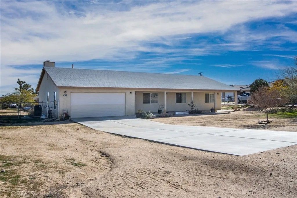 Photo of 3619 Lexington Ave, Yucca Valley, CA 92284 (MLS # JT26016755)