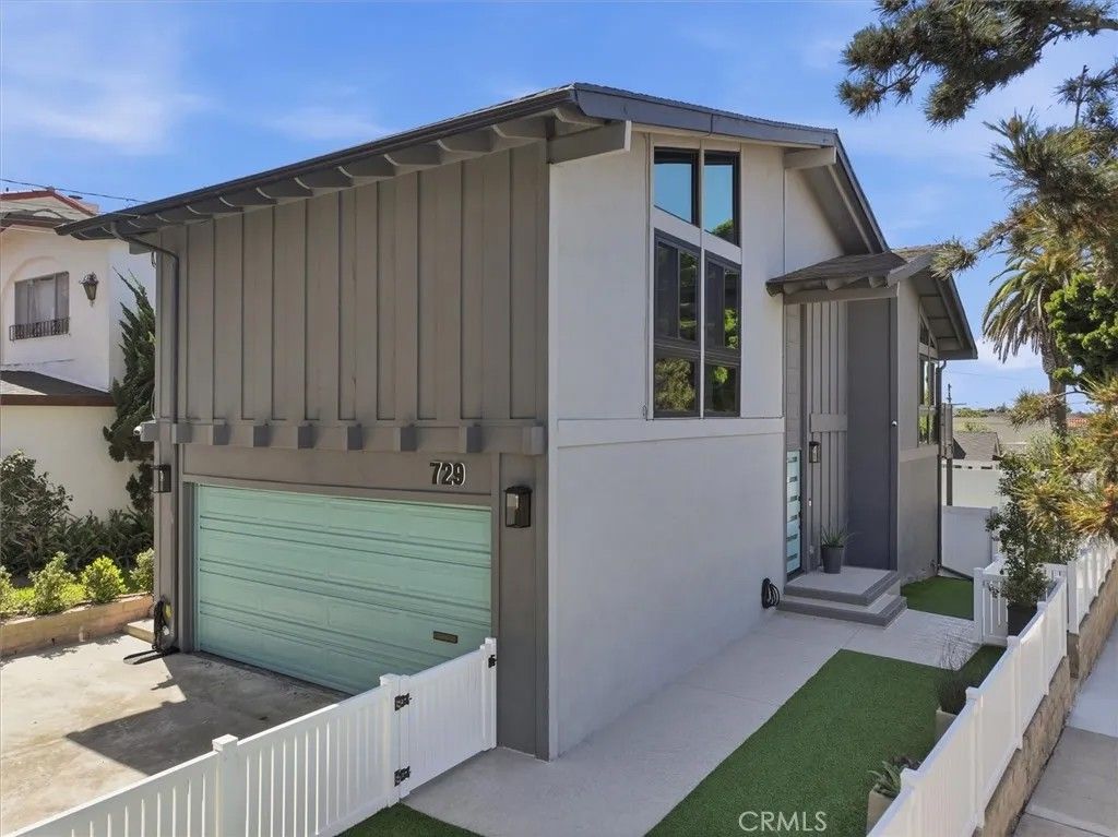 Photo of 729 N Juanita Ave, Redondo Beach, CA 90277 (MLS # SB26075832)