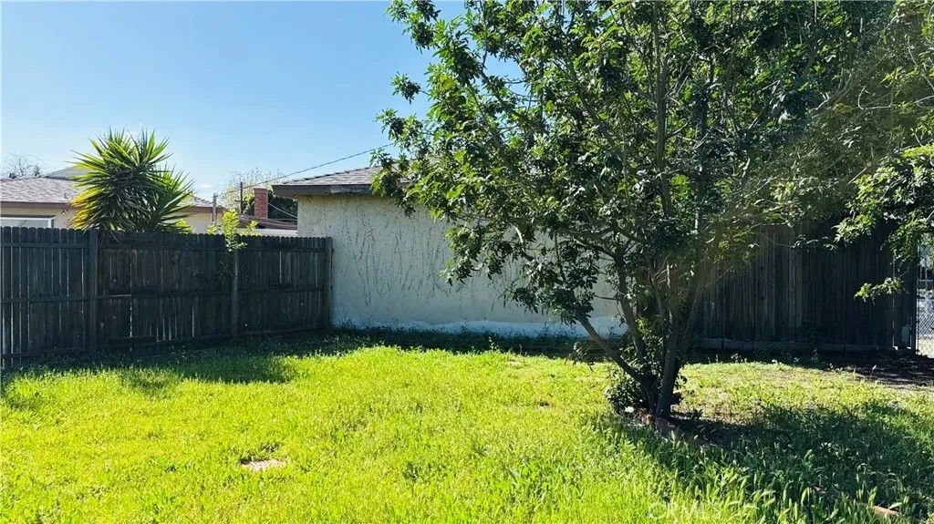 Photo of 18237 Clark Street, Tarzana, CA 91356 (MLS # TR26057056)