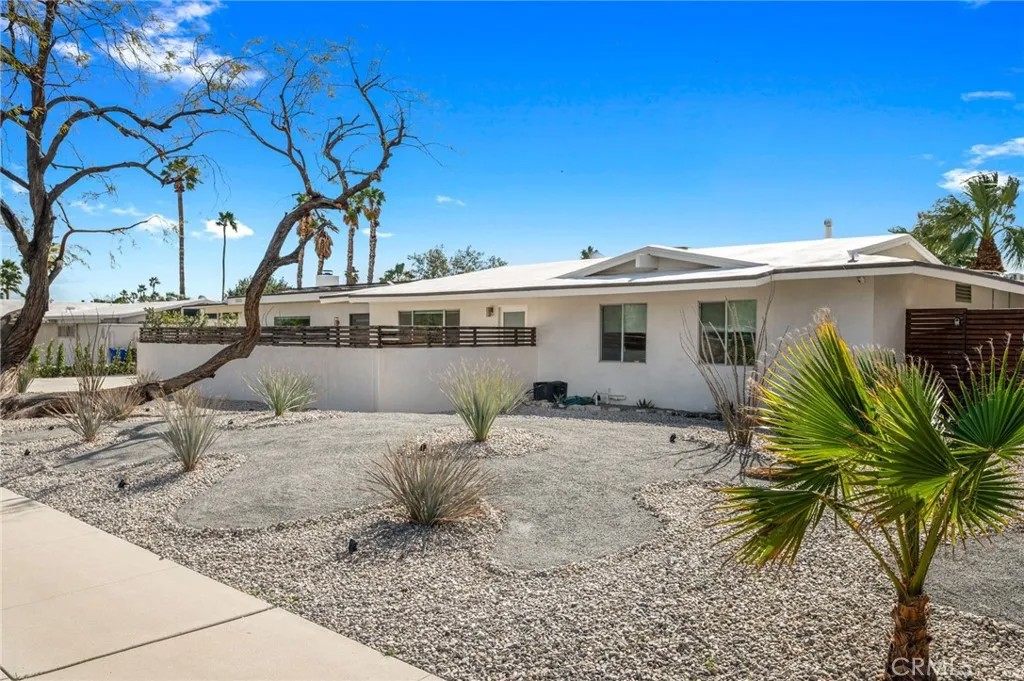 1055 E Racquet Club