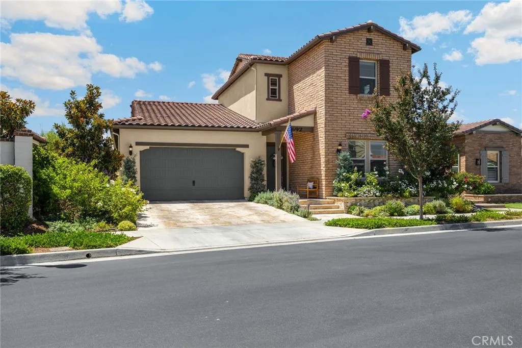 3692 E Glorietta Place