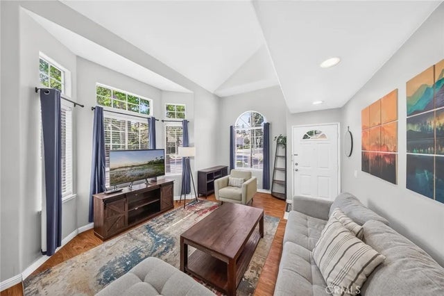 402 Almond Avenue, Monrovia