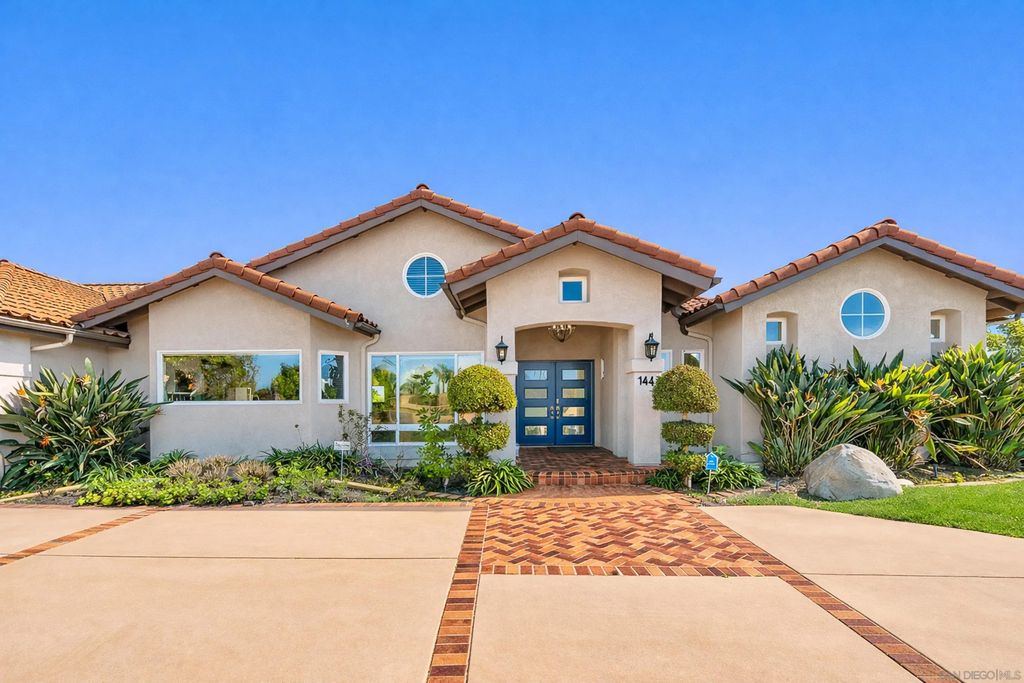 Photo of 1427 Buckskin Dr, Escondido, CA 92029 (MLS # 2601220)