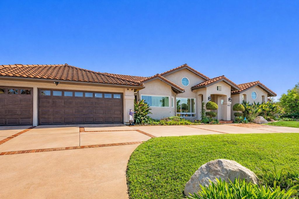 Photo of 1427 Buckskin Dr, Escondido, CA 92029 (MLS # 2601220)