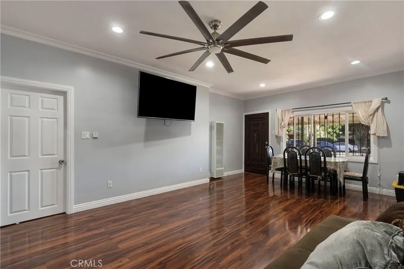 6609 S Figueroa