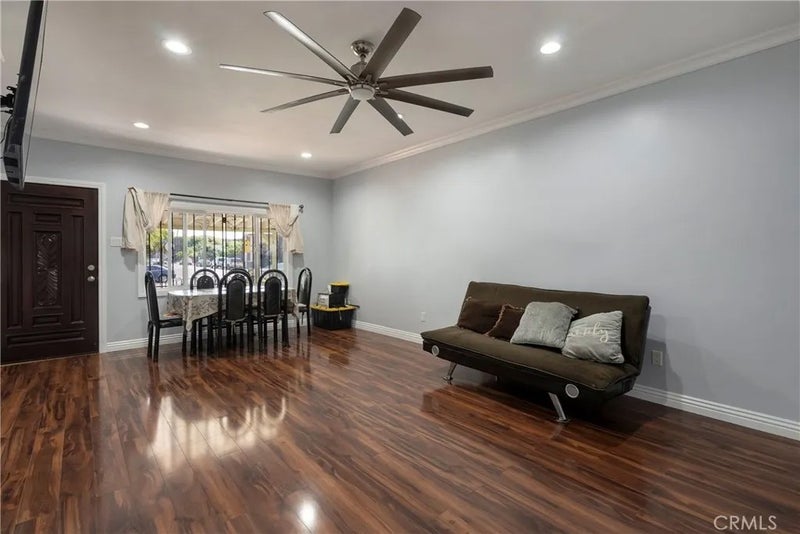 6609 S Figueroa