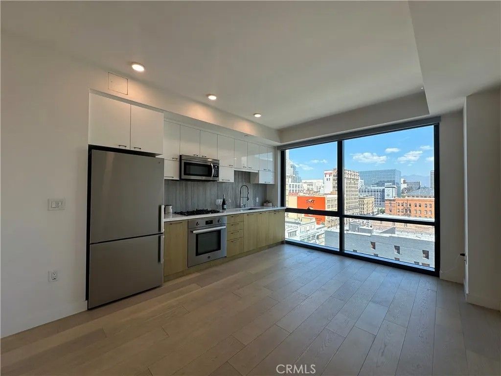 Photo of 400 S Broadway #1004, Los Angeles, CA 90013 (MLS # CV26052307)