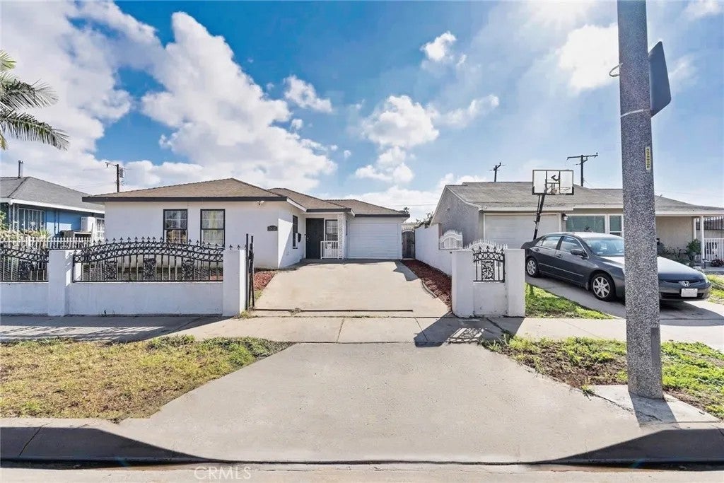 2412 W Raymond